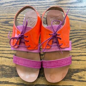 John Fluevog RIVER LOIRE Flat Lace Up  Sandals Orange/ Pink Color block Sz 8 Art